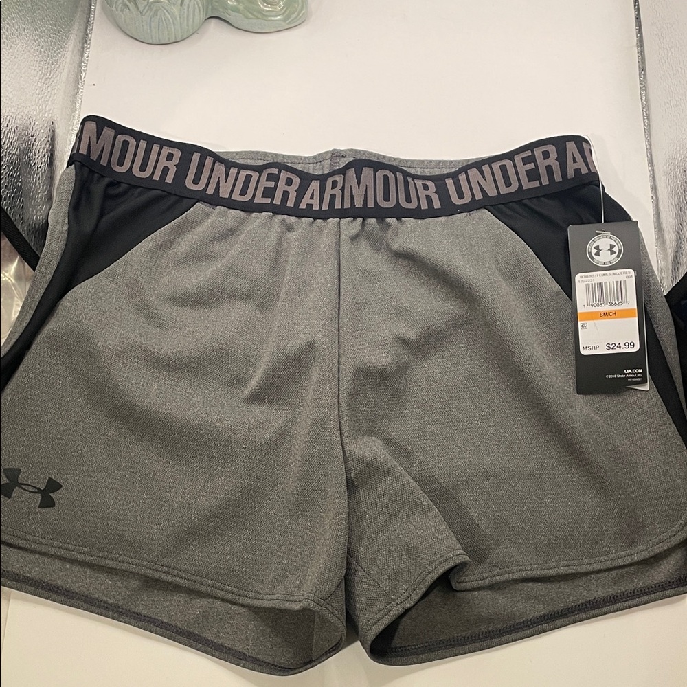 Under Armour Women's Athletic Gray and Black Shorts
000816